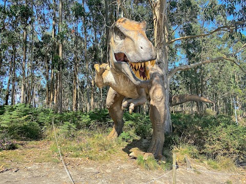 Dinosaurios. Parque exterior, lugar de interés en Colunga