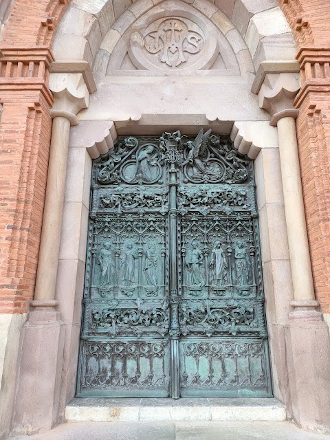 Puerta de las Virtudes, monumento en Comillas