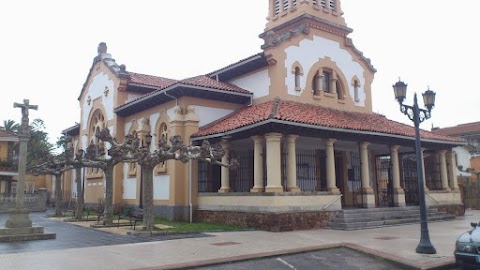 Iglesia Nuestra Señora del Carmen de Salinas, iglesia en Piedras Blancas