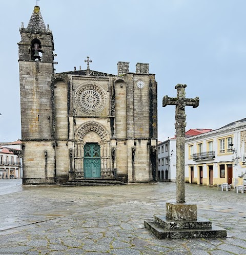 Iglesia de San Martín de Noya, iglesia en Noia