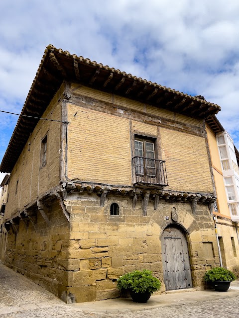 La Casa Encantada, museo en Briones