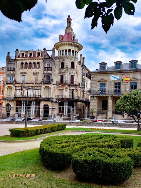 Plaza de España, parque en Lugo