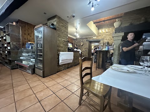 Remata en Meson Parrillada O Pozo SL, para comer en Meira