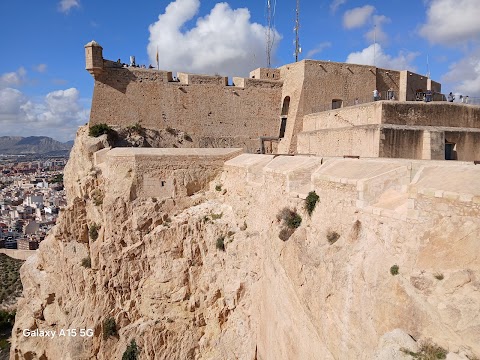 Castillo de Santa Bárbara., monumento en Alicante