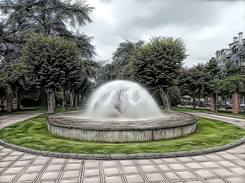 Parque Alfonso X "El Sabio", parque en Pola de Siero