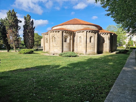 Parque de la Iglesia de Cambre, parque en Cambre
