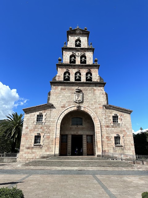 Iglesia de Santa María de la Asunción, iglesia en Cangas de Onís