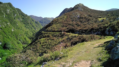 Ruta de Las Foces del Río Pendón, lugar de interés en Nava