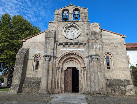 Iglesia de Santa María de Cambre, iglesia en Cambre