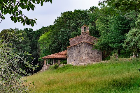 Ermita de San Emeterio (Pimiango), iglesia en Ribadedeva