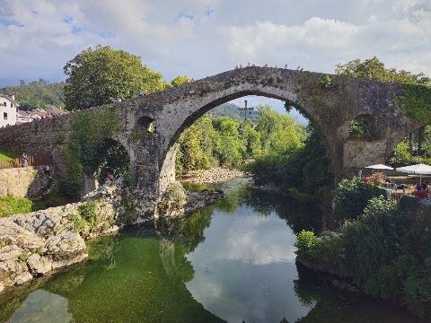 Puente Medieval de Cangas de Onís, monumento en Cangas de Onís