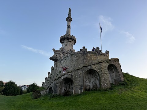 Parque Güell y Martos, parque en Comillas