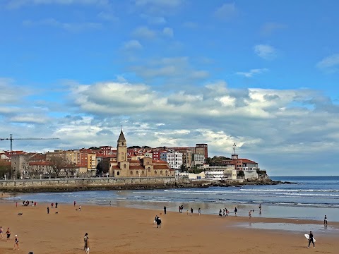 Playa de San Lorenzo, lugar de interés en Gijón
